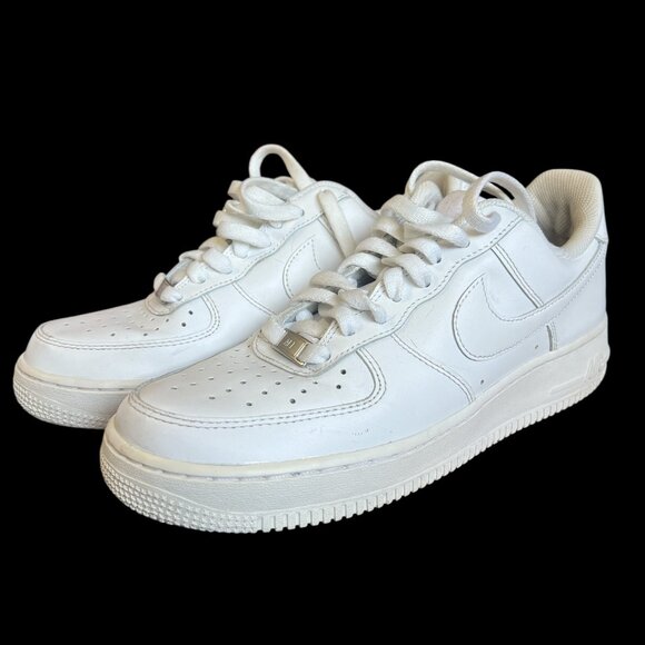 Nike Men's Air Force 1 Low '07 Triple White 2021 Sneaker CW2288-111 Size 7.5 - Picture 1 of 3